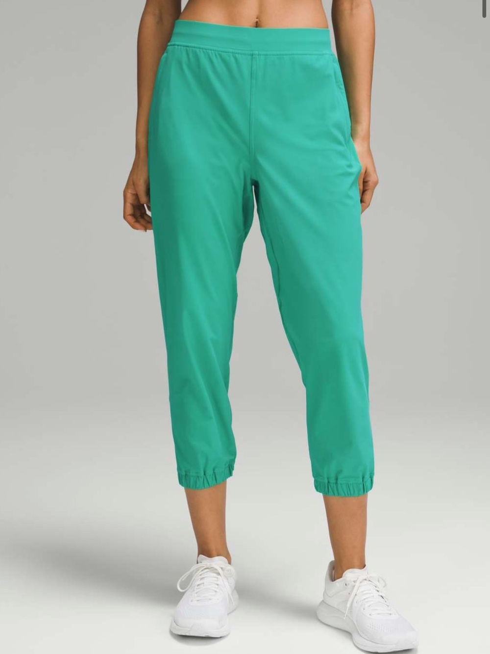 Lululemon Adapted State High-Rise
Cropped Jogger in Kelley Green
